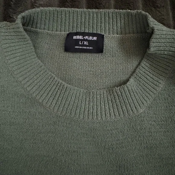Rebel & Fluer Green Sweater - Picture 3 of 3